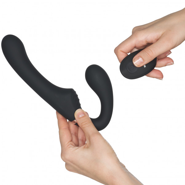 Strap U Mighty Rider Vibrerende Strap-On product held in hand 50