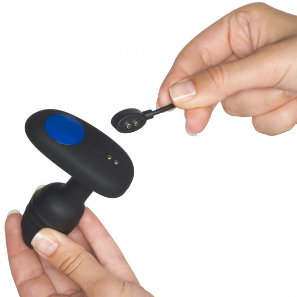 OhMiBod Lumen App-Controlled Vibrating Butt Plug Product picture with hand 51